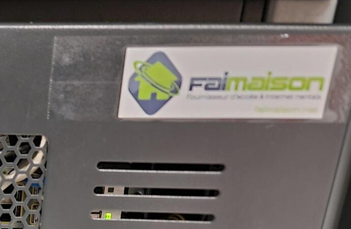 Logo FAIMaison on the rack